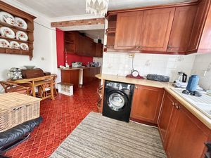 Kitchen- click for photo gallery